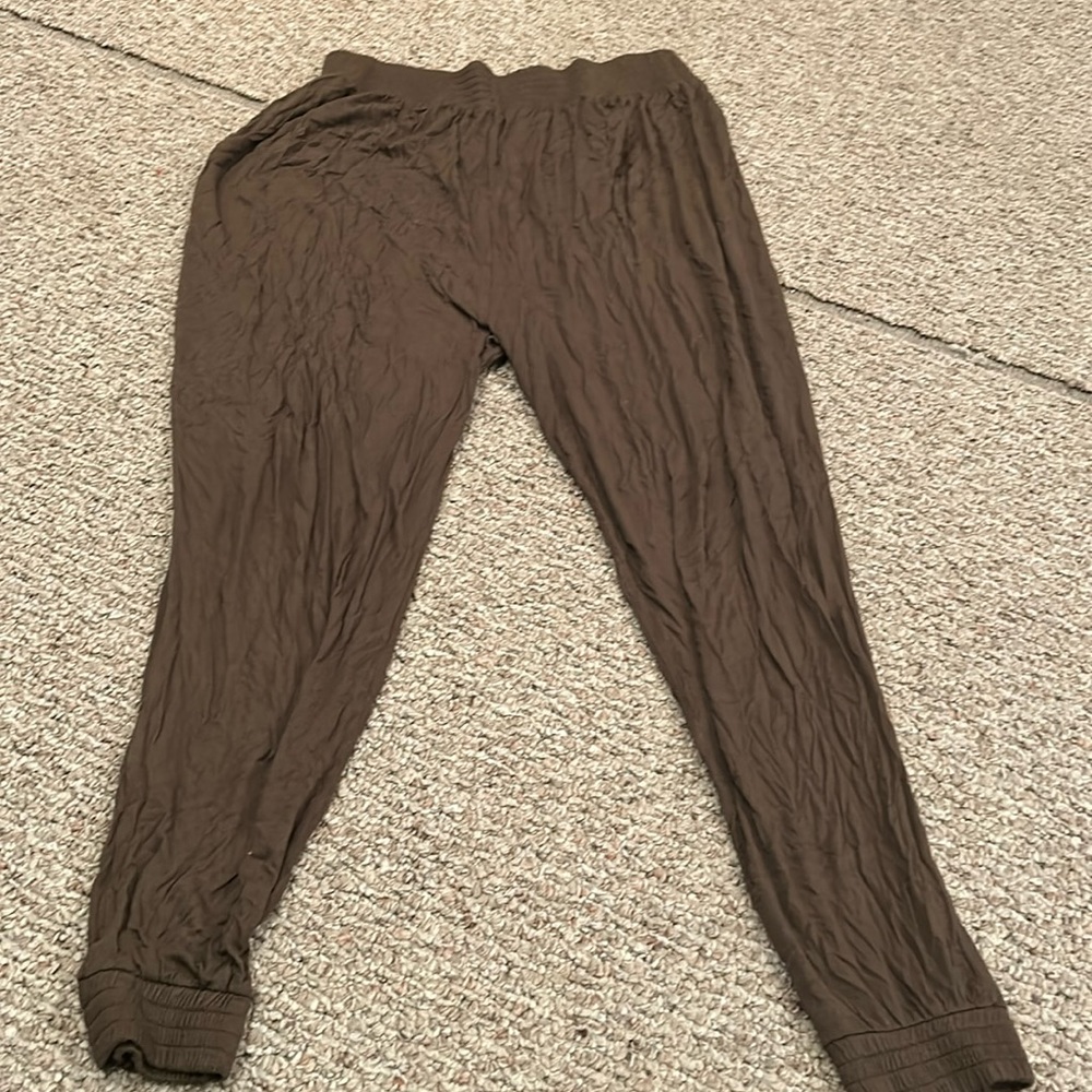 Green yoga sweats